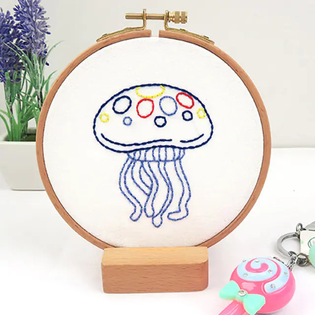 🧵 Beginner Embroidery Kit – Adorable Animal Collection (Complete DIY Set)